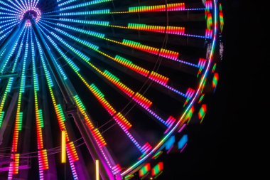 2024 gecesi dönme dolap.