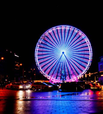 Kiel 2024 'te fraktal patlama arkaplanı