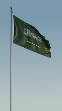 Suudi Arabistan Riyad Bayrağı dikey Sinematik Döngü Gerçekçi Gökyüzü Hareketi Mavi Gerçekçi