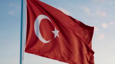 Türkiye Ankara Sinemasal Gerçekçi Mavi Gökyüzü Dalgalanıyor Zoom Dolly Out