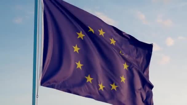 Σημαία Ευρώπης Βρυξέλλες Κινηματογραφική Ρεαλιστική Blue Sky Waving Zoom Dolly — Αρχείο Βίντεο
