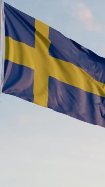 İsveç Stockholm Bayrağı Dikey Sinematik Gerçekçi Dalgalanan Dolly Out Blue Sky