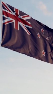 Yeni Zelanda Wellington Bayrağı Dikey Sinematik Gerçekçi Dalgalanan Dolly Mavi Gök