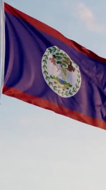 Belize Belmopan Bayrağı Dikey Sinematik Gerçekçi Dalgalanan Dolly Mavi Gök