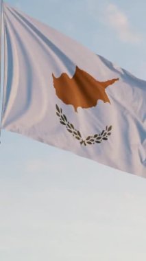 Kıbrıs Rum Kesimi Lefkoşe Bayrağı Dikey Sinematik Gerçekçi Dalgalanan Dolly Mavi Gök