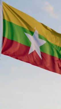 Myanmar Naypyidaw Bayrakları Dikey Sinematik Gerçekçi Dalgalı Dolly Out Blue Sky