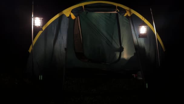 Campingtent Campingtent Nachtbos — Stockvideo