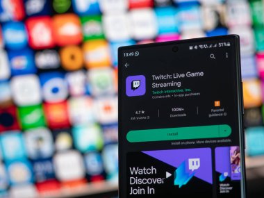 Galati, Romanya - 31 Ekim 2022: Android akıllı telefonlar için Google Play Store 'da Twitch uygulaması kullanılabilir