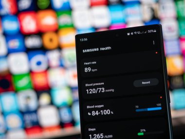 Galati, Romanya - 31 Ekim 2022: Android akıllı telefonlar için Google Play Store 'da Samsung Sağlık Uygulaması
