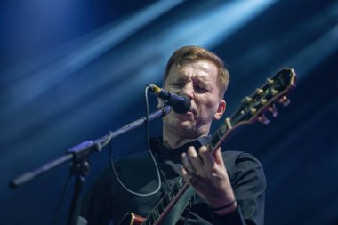 Galati, Romanya - 18 Eylül 2022: The Mono Jacks grubundan sanatçı Doru Trascau Tuna Rock Sounds festivalinde canlı performans sergiledi