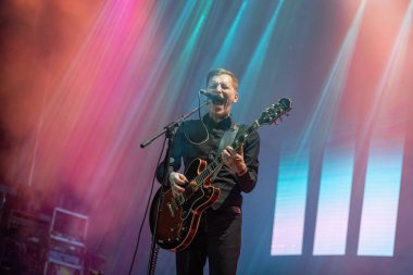 Galati, Romanya - 18 Eylül 2022: The Mono Jacks grubundan sanatçı Doru Trascau Tuna Rock Sounds festivalinde canlı performans sergiledi