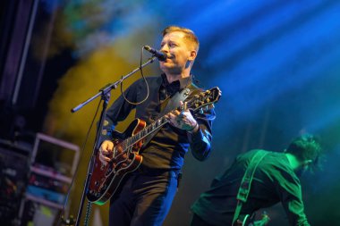 Galati, Romanya - 18 Eylül 2022: The Mono Jacks grubundan sanatçı Doru Trascau Tuna Rock Sounds festivalinde canlı performans sergiledi