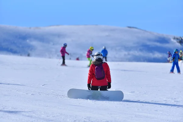 Μια Στιγμή Της Αντανάκλασης Snowboarder Παίρνει Ένα Διάλειμμα Για Απολαύσετε — Φωτογραφία Αρχείου
