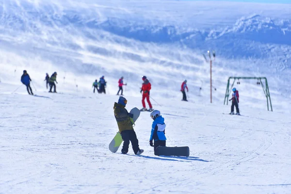 Momento Reflexión Los Snowboarders Toman Descanso Para Disfrutar Del Esplendor —  Fotos de Stock