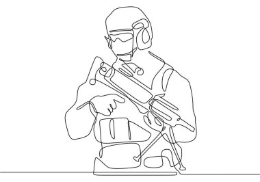 Devamlı tek sıra halinde, silahlı bir asker.