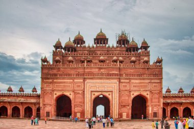 Taj Mahal, Agra, Uttar Pradesh, Hindistan ve Asya civarındaki Gate 'de güzel bir akşam. Unesco Dünya Mirası Sitesi.