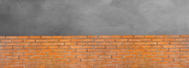 Çimento zeminli kırmızı tuğla duvar