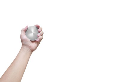 Beyaz zemin üzerinde gümüş bir para tutmak Kazanan ve başarı konsepti