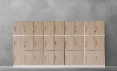 Beton odasındaki ahşap dolap.