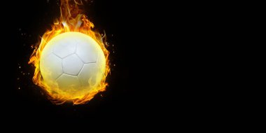 Siyah arka planda izole edilmiş futbol topu yanıyor.