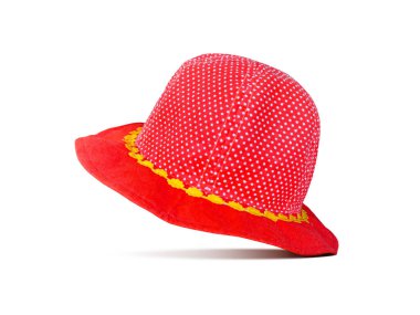 Kırmızı çocuk şapkası beyaz arka planda izole edilmiş.