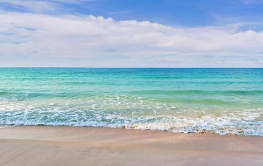 Güzel sahil, deniz, gökyüzü, yaz, rahatla.