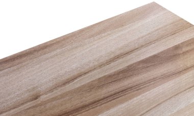 Boş tahta tablo veya tezgah köşesi görünümü beyaz arkaplan üzerinde izole.