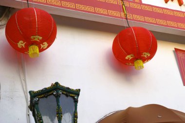 Duvardaki Çin feneri, Çin Yeni Yılı kutlaması.