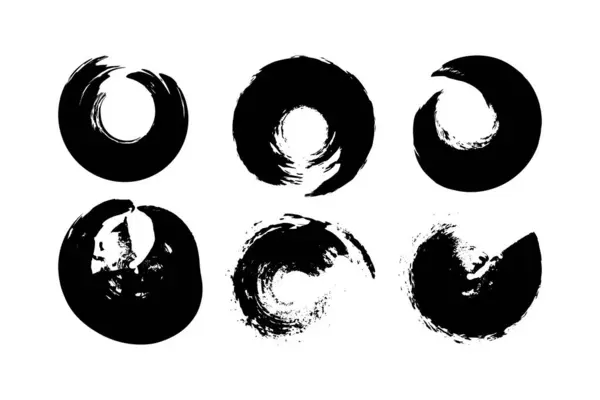 Zen enso 'yu sembolize eden çember fırça darbelerinin vektör çizimi. Kaba kenarları ve karalama stili tebeşir ögelerini içerir.