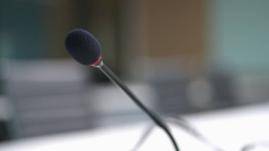 Toplantı odasındaki mikrofonu kapat..