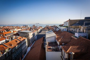 Lizbon ufuk çizgisinin panoramik hava görüntüsü. Lizbon, Portekiz - 8 Ekim 2023.