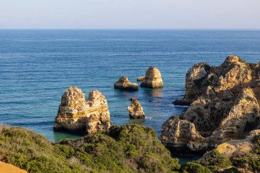 Panoramik manzara, Portekiz, Algarve 'deki Lagos yakınlarında Ponta da Piedade. Lagos, Portekiz 10 Ekim 2023.