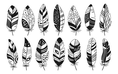 Karikatür çizgisi boho seti. Doodle stilize kuş tüyleri ile etnik boho halk ana hatları siyah ve beyaz kabartma desenleri. Dekore edilmiş kuş tüyleri soyut sanat. İzole vektör illüstrasyonu