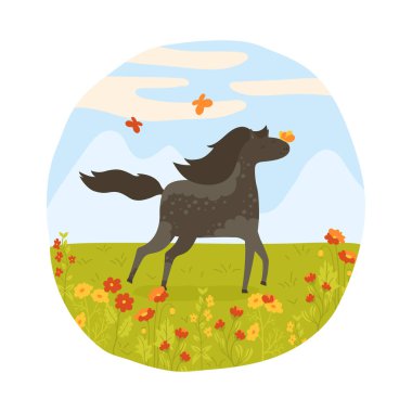At, yaz çayır çizgi filmi vektör illüstrasyonunda koşar. Yaz vadisindeki sevimli kısrak at. Komik düz elli, safkan aygır karakteri çiziyor. Hayvan tasarımı çocuklar için mükemmel.