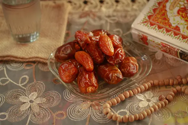 Lezzetli Kurma Tunus, tatlı, kurutulmuş hurma meyveleri. Ramazan boyunca popüler