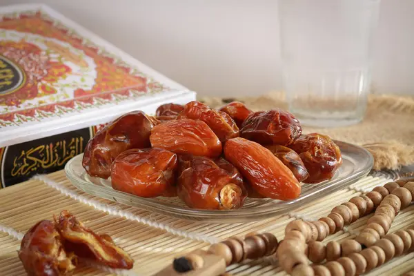 Lezzetli Kurma Tunus, tatlı, kurutulmuş hurma meyveleri. Ramazan boyunca popüler