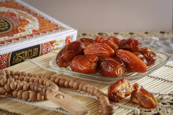 美味的Kurma突尼斯 甜的干枣 棕榈果 斋月期间流行 — 图库照片