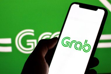 Endonezya - 2 Nisan 2024: Yakalama logosu akıllı telefon ekranında gösteriliyor.