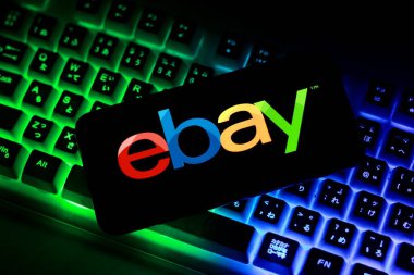 Endonezya - 16 Nisan 2024: Ebay logosu akıllı telefon ekranında görüntülendi.