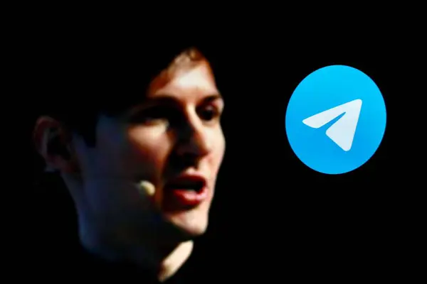 Endonezya-23 Nisan 2024: Arkaplanda kurucusu Pavel Durov olan Telegram uygulamalarının logosu.