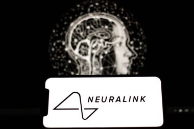 Endonezya-Nisan 26 2024: Nöroteknoloji şirketi Neuralink Corp 'un logosuna sahip akıllı telefon Elon Musk tarafından kuruldu..