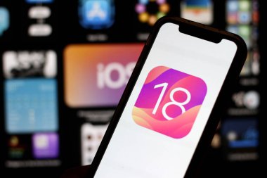 iOS 18 logosu Apple akıllı telefon ekranında görüntülenmektedir. Endonezya - 6 Nisan 2024.