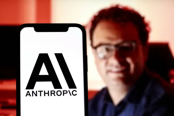 INDONEZYA - 30 Mayıs 2024: Bu fotoğrafta Endonezya 'nın arka planında CEO Dario Amodei ile Anthropic Ai logosu var.