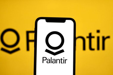 INDONEZYA - 4 Haziran 2024: Bu resimde Palantir Gotham logosu, askeri ve terörle mücadele analistleri tarafından düşen borsada kullanılan bir istihbarat ve savunma aracı.