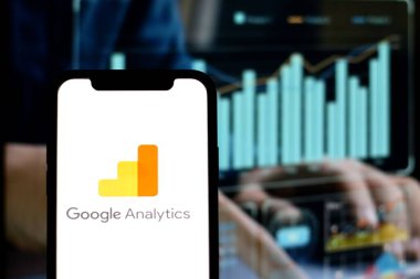 Google Analiz logosu asmartphone screenia - 10 Haziran 2024 - 14 Haziran 2024.