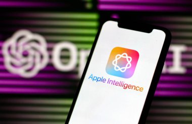 Bu fotoğrafta Apple İstihbarat logosu akıllı telefon ekranında gösteriliyor. Endonezya - 13 Haziran 2024.