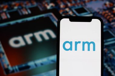ARM Holding 'in logosu bir akıllı telefondan gösteriliyor. Endonezya - 14 Haziran 2024.