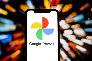 Google fotoğraflarının logosu, smartphone.Endonezya - 16 Haziran 2024.