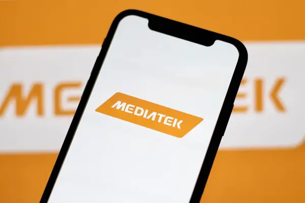 Mediatek logosu, akıllı telefondan gösterilir. Endonezya - 16 Haziran 2024.