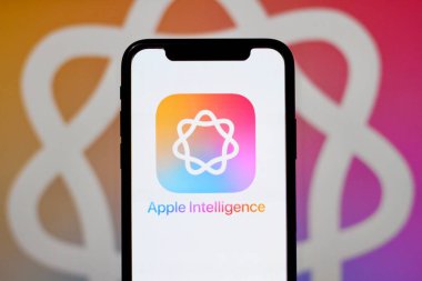 Bu fotoğrafta Apple İstihbarat logosu akıllı telefon ekranında gösteriliyor. Endonezya - 13 Haziran 2024.